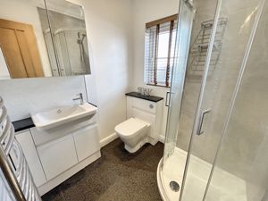 Shower room- click for photo gallery